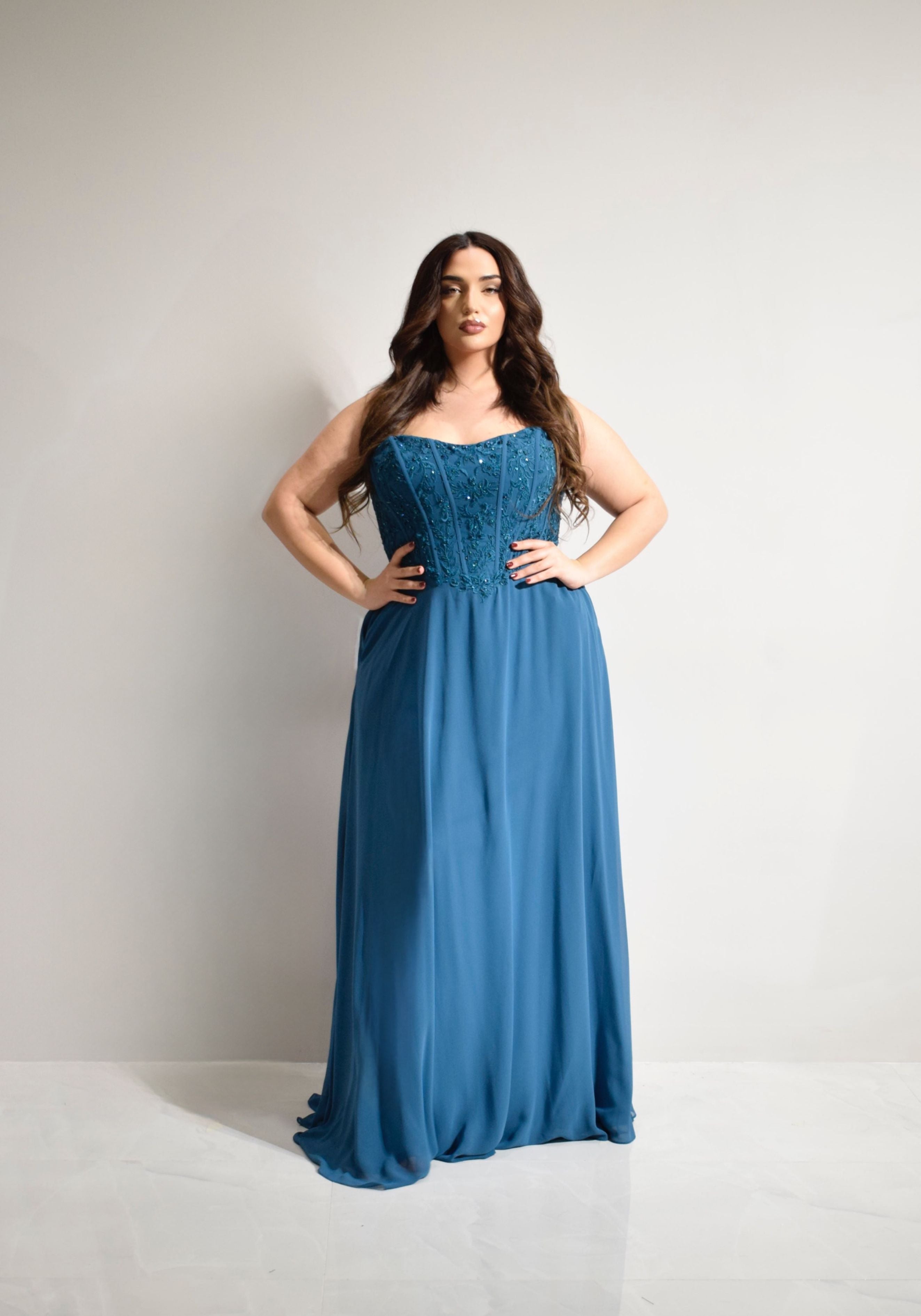 L’ABITO DA CERIMONIA CURVY PERFETTO